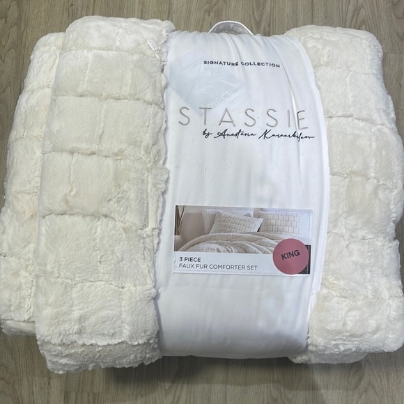 Stassie By Anastasia Bedding
